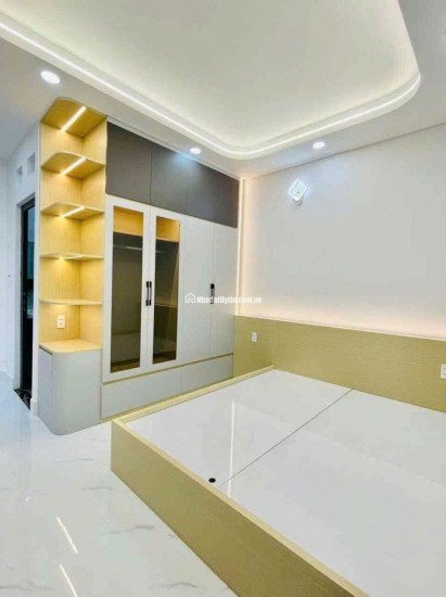 Bán nhà mặt đường trước nhà rộng hơn 10m, hẻm 8m ô tô tránh nhau, Lê Văn Quới, 8,8 tỷ